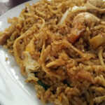 Mie AA, Kedai Makan Unik Penuh Cermin Antik